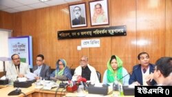 বিশ্ব জীববৈচিত্র সম্মেলনে অর্জন উপলক্ষ্যে আয়োজিত সংবাদ সম্মেলনে বক্তব্য রাখছেন পরিবেশ, বন ও জলবায়ু পরিবর্তনমন্ত্রী শাহাব উদ্দিন। 