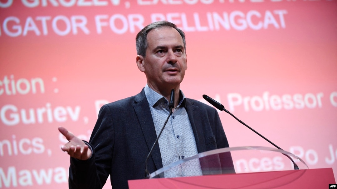 Wartawan investigasi berasal dari Bulgaria bersama Bellingcat Christo Grozev memberikan pidato selama konferensi di Institute of Political Studies (Sciences Po) di Paris, Prancis, 5 September 2022. (Foto: AFP)