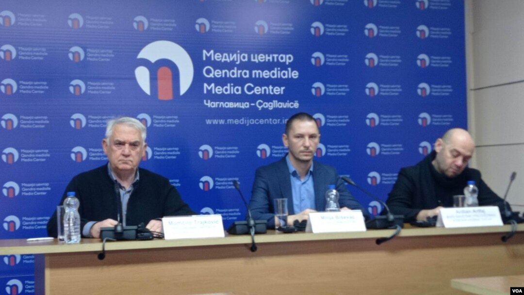 Učesnici debate u Medija centru u Čaglavici: Momčilo Trajković, Milija Biševac i Adrijan Arifaj, 16. decembar 2022.