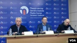 Učesnici debate u Medija centru u Čaglavici: Momčilo Trajković, Milija Biševac i Adrijan Arifaj, 16. decembar 2022.