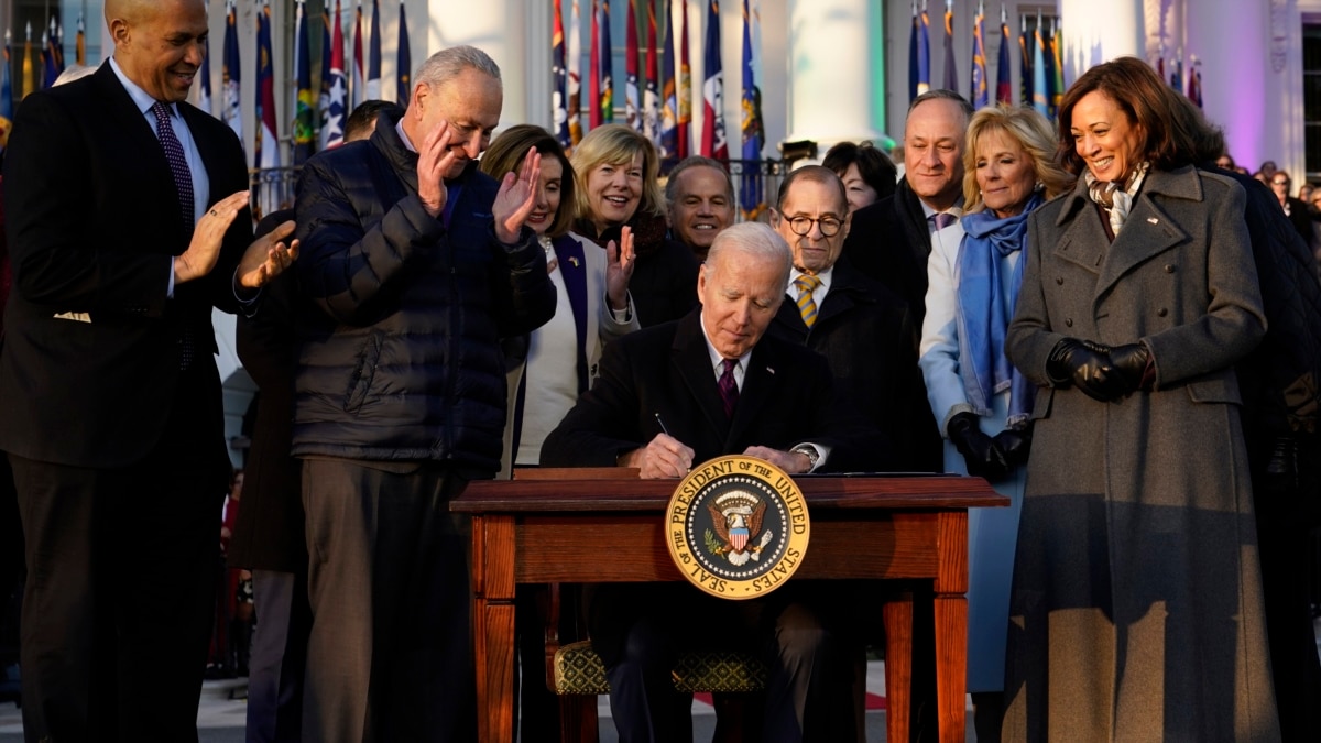 Biden Signs Bill Protecting Same Sex Interracial Marriages At Federal 0964