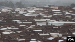 An overview of Malawi's Dzaleka refugee camp. It was originally designed for 10,000-12,000 refugees but now is home to 56,000 refugees, according to a UNHCR official. (Lameck Masina/VOA)