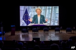 Presiden Komisi Eropa Ursula von der Leyen berbicara melalui tautan video pada pembukaan simposium internasional "Ide Eropa" di Kaunas, Lituania, Jumat, 25 November 2022.