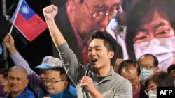 Taiwan's main opposition Kuomintang (KMT) candidate Chiang Wan-an waves after winning the Taipei mayoral election during a rally in Taipei on Nov. 26, 2022. 