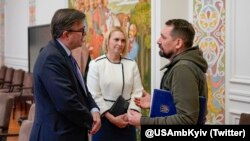 Кординатор Державного департаменту США з питань санкцій Джим О'Браєн приїхав в Україну, щоб обговорити додаткові заходи для посилення тиску на Росію. Фото: Twitter @USAmbKyiv