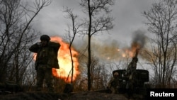 Ukrajinska vojska gađa ruske položaje iz haubice u Zaporožju, 5. januar 2023.