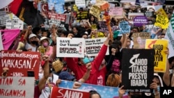 Protesters shout slogans during a rally as they commemorate International Human Rights Day, Saturday, Dec. 10, 2022, near the Malacanang presidential palace in Manila, Philippines.