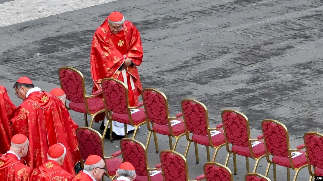 香港荣休主教陈日君（Cardinal Zen）在梵蒂冈出席前教宗的葬礼。（2023年1月5日）