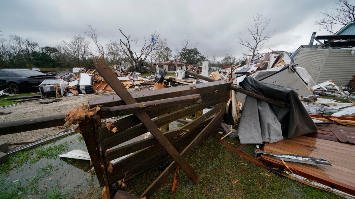 Tres muertos en Louisiana mientras tormenta genera tornados en el sur