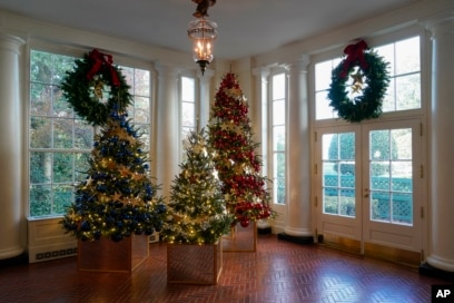 White House decorated in 'We the People' theme for holidays