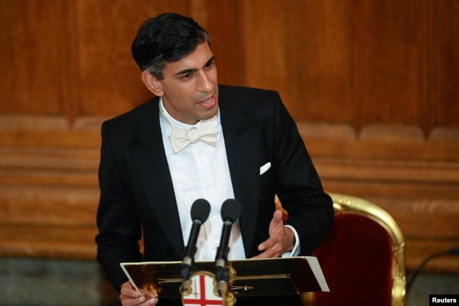 FILE - British Prime Minister Rishi Sunak delivers a speech during the annual Lord Mayor's Banquet at Guildhall, in London, Britain November 28, 2022. (REUTERS/Toby Melville)