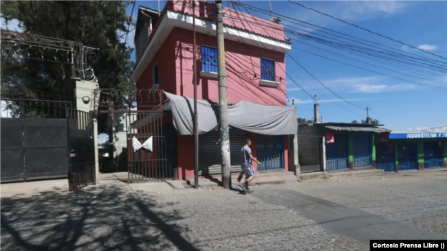 Entrada del callejón donde Génesis fue raptada y posteriormente asesinada. [Foto: cortesía Prensa Libre]