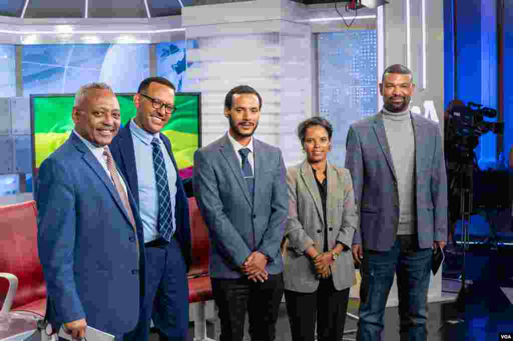 የአፍሪካ ቀንድ ተጠባባቂ ኃላፊ ሰለሞን አባተ/ የስቱዲዮ አወያይ አሉላ ከበደ ተወያዪች ሄኖክ አበበ፣ መአዛ ግደይና ዶ/ር ኢታና ሃብቴ። ኅዳር/14/1995 ዋሽንግተን ዲሲ/ ቪኦኤ ስቱዲዮ