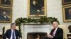 El presidente de EEUU, Joe Biden, se reúne con el presidente de Ecuador, Guillermo Lasso, en la oficina oval de la Casa Blanca en Washington, DC, el 19 de diciembre de 2022. (Foto de Brendan Smialowski / AFP)