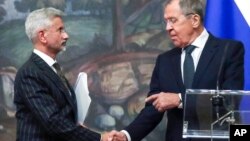 수브라마냠 자이샨카르 외무장관(왼쪽)과 세르게이 라브로프 러시아 외무장관이 지난 8일 모스크바에서 회담했다.