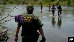 ARCHIVO- Expertos prevén que la migración irregular de centroamericanos hacia Estados Unidos seguirá en aumento este año, la situación en la frontera sur se complicará más y las condiciones internas de los países emisores de migrantes tambien contribuirán a las dinámicas. 