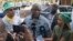 Prezidan Sid Afriken Cyril Ramaphosa pale ak lapres apre li kite rankont Komite Egzekitif Nasyonal Kongre Nasyonal Afriken an (ANC) nan Johanesbourg, Afrik di Sid, Dimanch 4 Desanm 2022. 