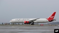 Un avión de Virgin Atlantic permanece estacionado en el aeropuerto Seattle-Tacoma, en Seattle, EEUU, el 13 de abril de 2018.