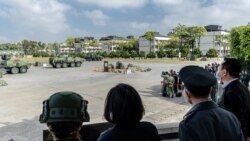中國抗議美軍艦通過台灣海峽之際蔡英文總統視察台灣軍事基地