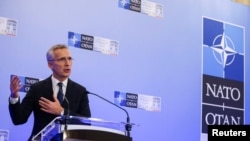 Generalni sekretar NATO-a Jens Stoltenberg prisustvuje konferenciji za novinare tokom sastanka ministara inostranih poslova NATO-a u Bukureštu, Rumunija, 29. novembra 2022. 