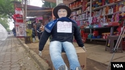 Un grupo de muñecos listos para ser vendidos en comercios en Nicaragua este 30 de diciembre de 2022.