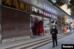 中国政府放松疫情管控后的武汉街头。(2022年12月10日)
