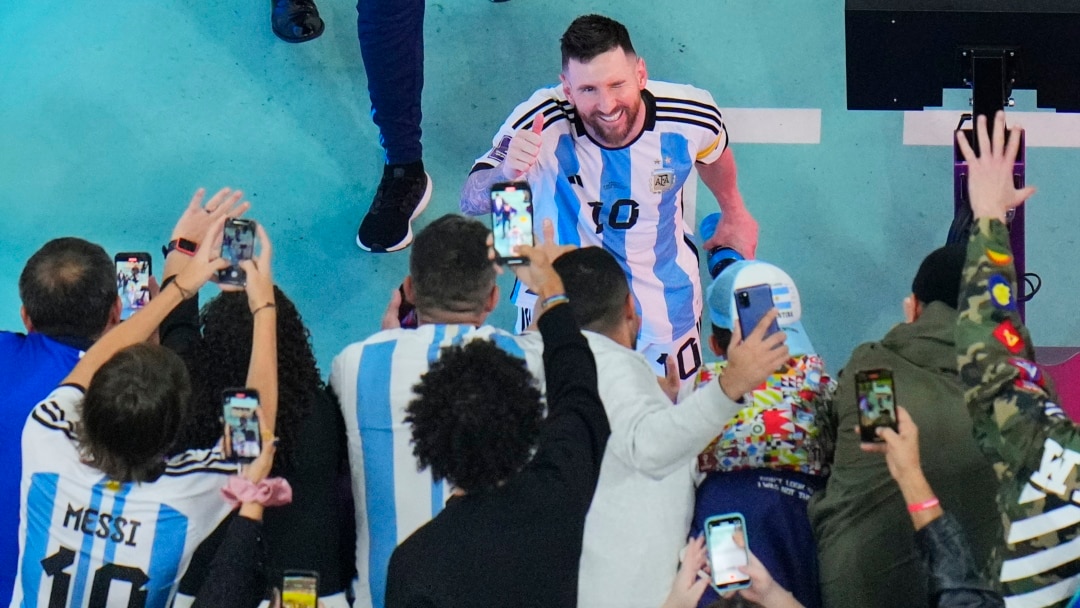 Messi is already wearing Argentina shirt with three stars