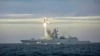 资料照片: 2022年5月28日俄罗斯从巴伦支海的一艘护卫舰上发射一枚新型“锆石”高超音速巡航导弹