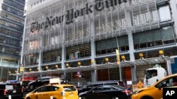 Kantor pusat The New York Times, Kamis, 8 Desember 2022. (AP/Julia Nikhinson)