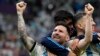 El astro Lionel Messi celebra al final del partido de fútbol de cuartos de final de la Copa Mundial entre Países Bajos y Argentina, en el Estadio Lusail en Lusail, Qatar, el sábado 10 de diciembre de 2022.