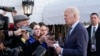 Presiden Joe Biden memberi keterangan pers kepada para jurnalis sebelum menaiki helikopter kepresidenan, Marine One, di halaman South Lawn, Gedung Putih, Washington, 11 Januari 2023. (Foto: Susan Walsh/AP Photo)
