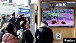 People watch a TV broadcasting a news report on North Korea firing a ballistic missile off its east coast, in Seoul, South Korea, Dec. 18, 2022. 