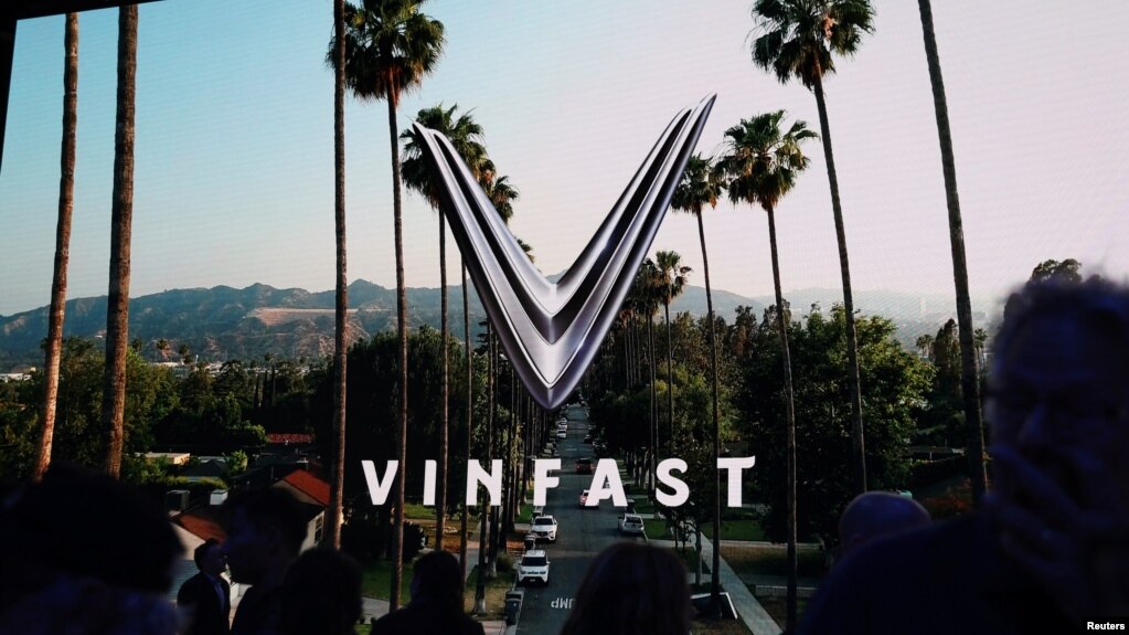 Logo của VinFast tại cửa hàng ở Los Angeles, bang California, Hoa Kỳ.