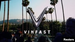 Logo của VinFast tại cửa hàng ở Los Angeles, bang California, Hoa Kỳ.