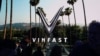 Logo VinFast trên màn hình trong ngày họp báo tại Triển lãm ô tô Los Angeles ở Los Angeles, California, Hoa Kỳ, vào ngày 17/11/2022.
