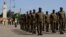 Des soldats burkinabè lors d'une cérémonie de remise de médailles à Ouagadougou.