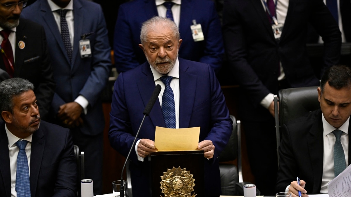Lula Sworn In as President to Lead Polarized Brazil
