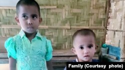 মা আয়েশা খাতুন এর সাথে মালয়েশিয়ার উদ্দেশ্যে নৌকায় চড়ার একদিন আগে, ১ ডিসেম্বর ২০২২ তারিখে নুর ফাতেমা (৫) ও উম্মে মাহ (৩) এর বাংলাদেশে তোলা একটি ছবি।