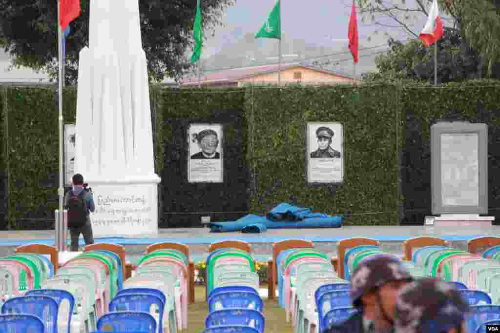 ျပည္ေထာင္စုေန႔အခမ္းအနားျပင္ဆင္ေနတဲ့ သတင္းဓါတ္ပုံမ်ား 