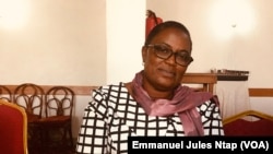 Marie-noël Etonde Mbella lors d’un rencontre sur la criminalisation des défenseurs des droits fonciers, à Yaoundé, le 9 décembre 2019. (VOA/Emmanuel Jules Ntap)