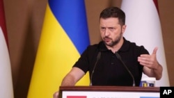 Ukrajinski predsjednik Volodimir Zelenskyy govori na zajedničkoj konferenciji za novinare s holandskim premijerom Dickom Schoofom u Zaporožju, Ukrajina, 2. septembra 2024.