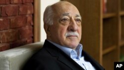 Mintaqa aholisi Turkiya bilan Fathulla Gulen homiyligidagi turk maktablari orqali ilk bor tanisha boshlagan deyish mumkin. Yoshlar orasida keng shuhrat qozongan maktablar O'zbekistonda taqiqlangan.