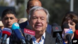 António Guterres, secretário-geral das Nações Unidas, fala a jornalistas na fronteira de Rafah, no Egito, 20 outubro 2023