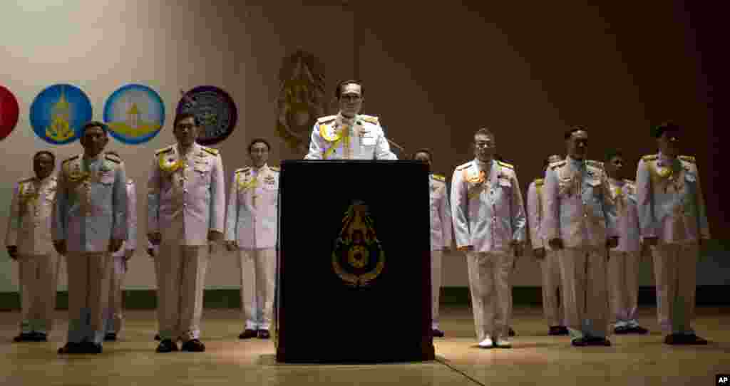 General Prayuth Chan-ocha speaks at the start of his first press conference since Thursday's coup, Bangkok, May 26, 2014.