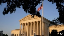 Vrhovni sud SAD, fotografisan u petak 21. aprila 2023. godine. (Foto: AP/Alex Brandon)