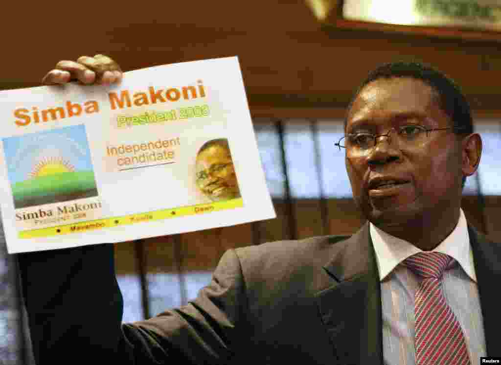 Zimbabwe&#39;s former finance minister Simba Makoni addresses guests during the launch of his manisfesto in Harare February 13, 2008. Makoni, a former cabinet minister challenged President Robert Mugabe in he 2008 elections.