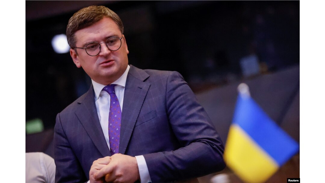 Menteri Luar Negeri Ukraina Dmytro Kuleba di markas Aliansi di Brussels, Belgia, 4 April 2023. (Foto: REUTERS/Johanna Geron)