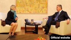 Američka ambasadorka u Crnoj Gori Margaret En Uehara i bivši crnogorski premijer Milo Đukanović tokom susreta u Podgorici