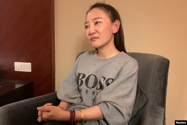 澳大利亚华裔杨恒均的妻子袁小靚在上海接受路透社的采访。(2020年10月19日)