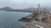 Grúas operativas en las obras del puerto multipropósito de Chancay, construido por una empresa estatal china en Chancay, Perú, el martes 22 de agosto de 2023.